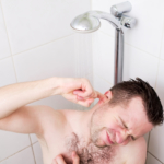 Läkare varnar: Dra ut fingret ur örat kan vara skadligt